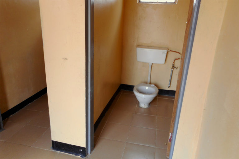 Primary school für St. Kalemba (Toilette), SAmbiA e.V.