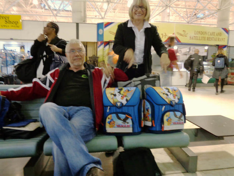 Am Flughafen, Sambia 2015