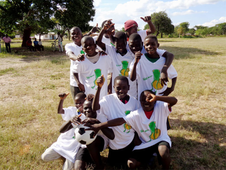 Fußballspiel in St. Kalemba, Sambia 2015