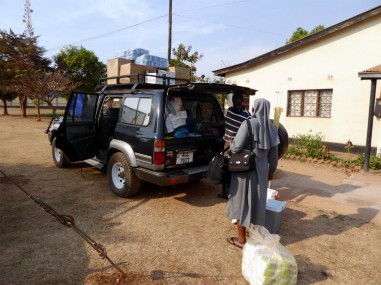 Vollgepacktes Auto, Sambia 2016