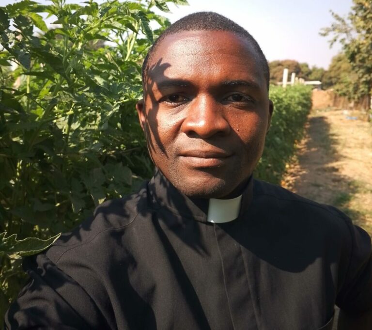 Mehr über den Artikel erfahren Father Chomba