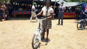 ... werden an Mädchen ...