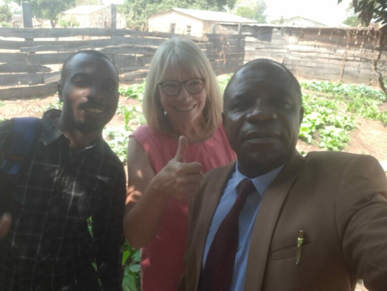 Manyinga Schulrat Anita Brian