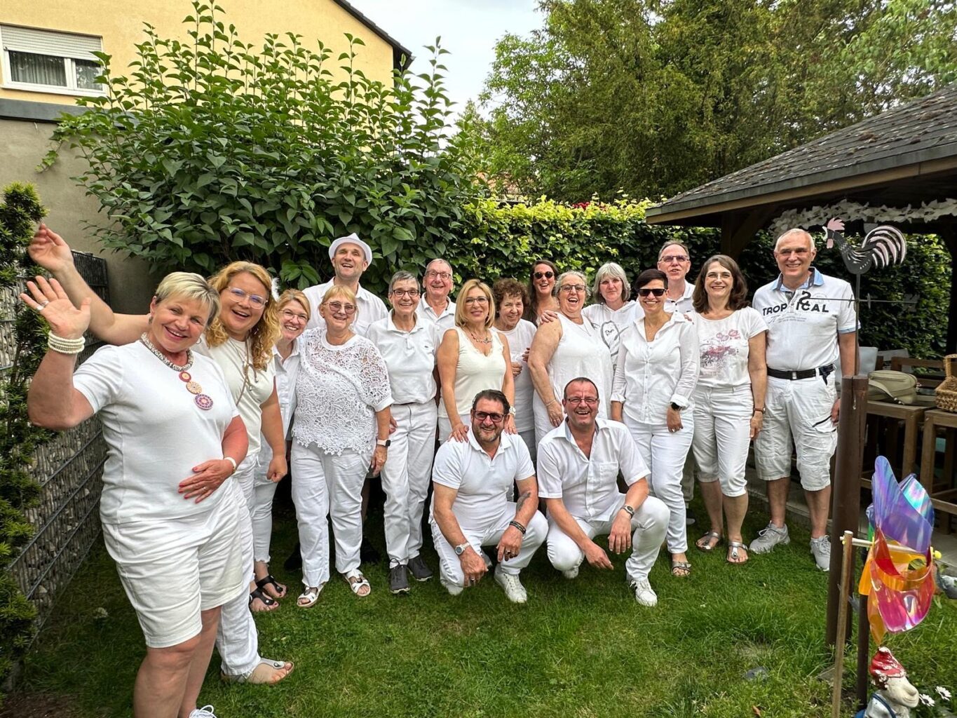 Mehr über den Artikel erfahren White Party für Sambia