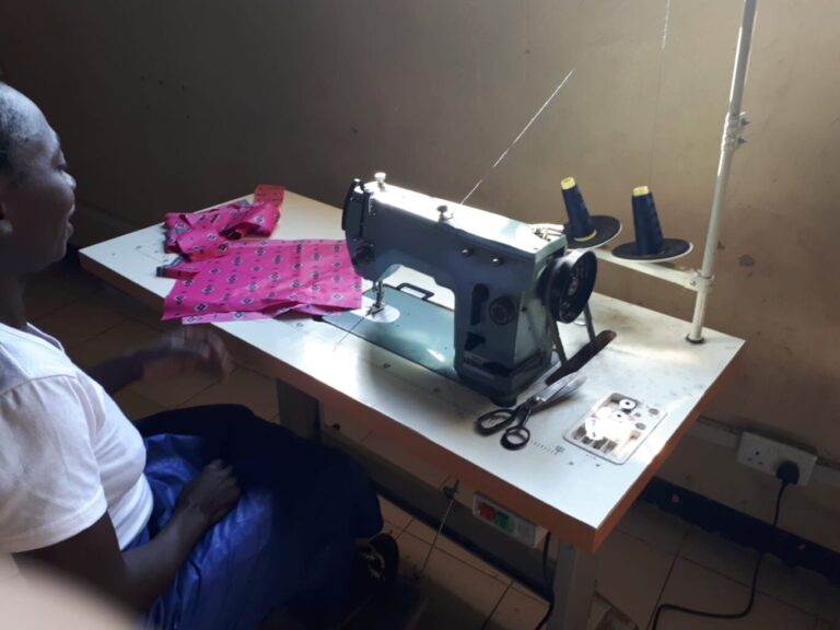 Die Kollegin bei der Arbeit.