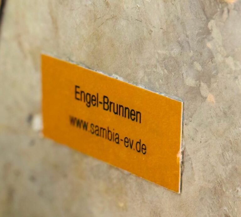 Der Brunnen ist beschriftet