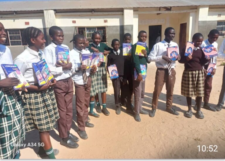 Mehr über den Artikel erfahren Neue Schulbücher in Sambia