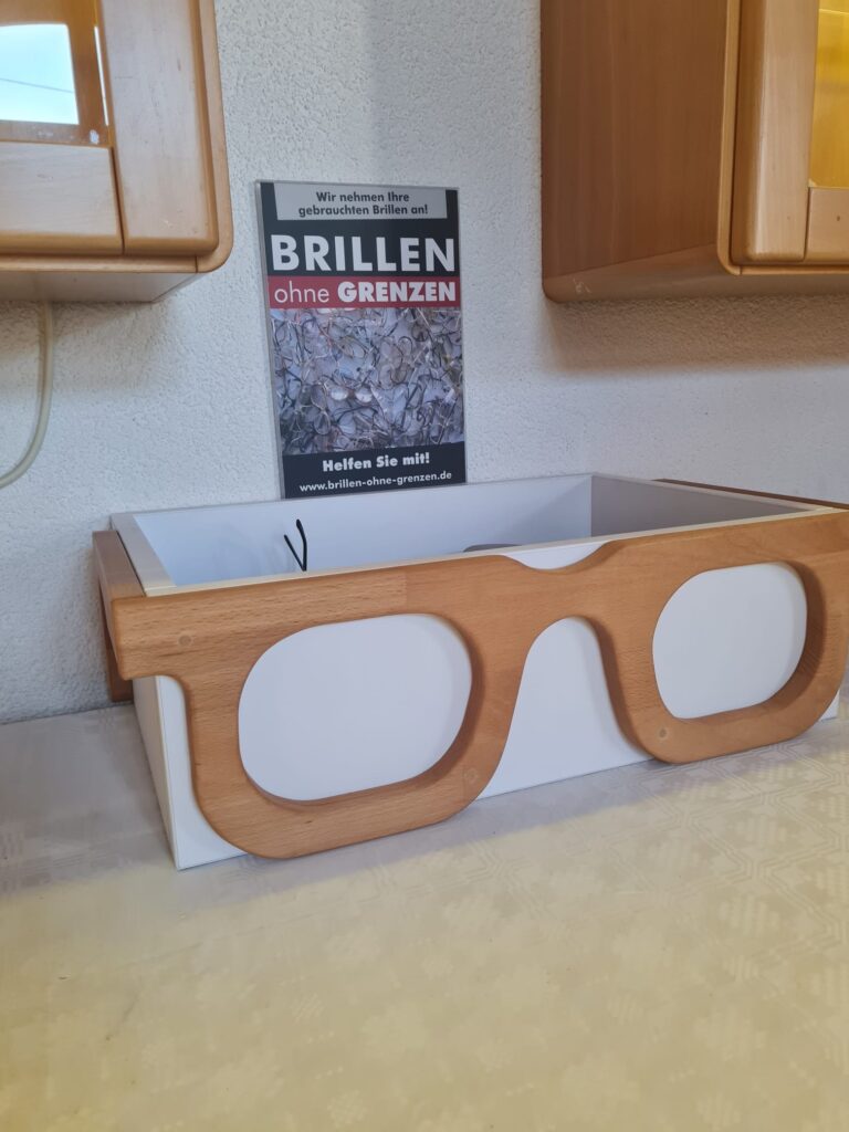 ... sammelt Brillen.