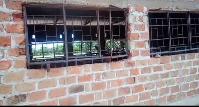 Die Fenster werden gesichert.