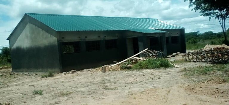 Das verputzte Gebäude.