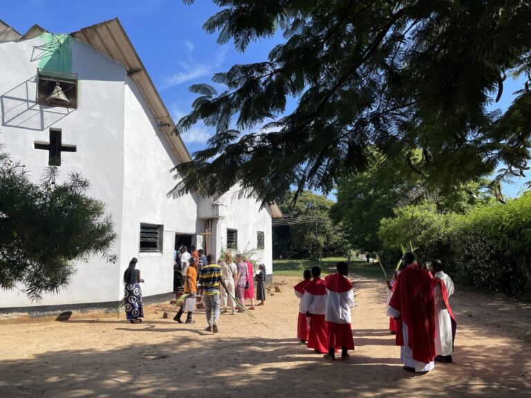 .... zur Kirche in ...