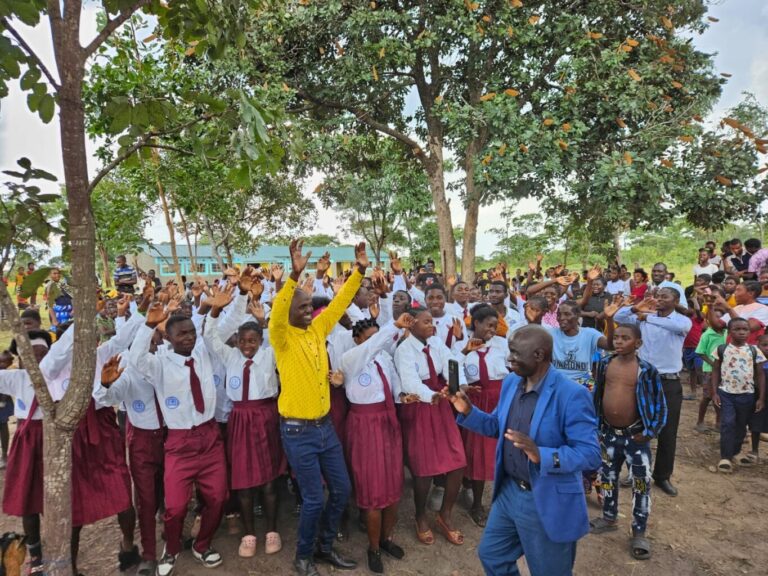 Neue Uniformen mit dem ...