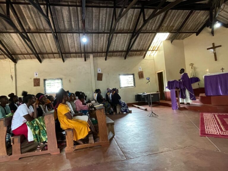 Gottesdienst in der Kirche ...