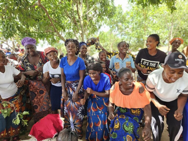 Die Menschen sind überglücklich ...