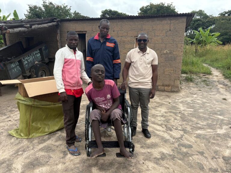 ... den Jungen und Familie.