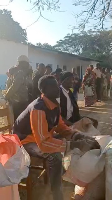 Du betrachtest gerade Ole People in Sambia frieren